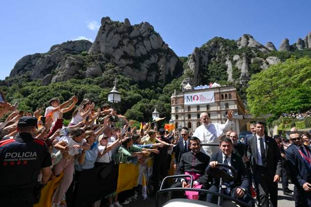 IPA85545410 - Spain, Vatican, 2026 6 10 Pope Leo XIV takes part in the recitation of the Rosary at the Abbey of Our Lady of Montserrat, near Barcelona, Photograph by VATICAN MEDIA Catholic Press Photo  Copyright: xVATICANxMEDIA CPPx xVATICANxMEDIA CPPx 85545410