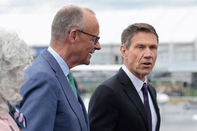Friedrich Merz und Rene Obermann beim Rundgang auf der ILA Berlin 2026 auf dem ILA-Gelände am Flughafen BER Berlin-Brandenburg. Berlin-Schönefeld, 10.06.2026 *** Friedrich Merz and Rene Obermann on a tour of the ILA Berlin 2026 on the ILA grounds at BER Berlin Brandenburg Airport Berlin Schönefeld, 10 06 2026 Foto:xR.xSchmiegeltx xFuturexImagex ila_opening_6629