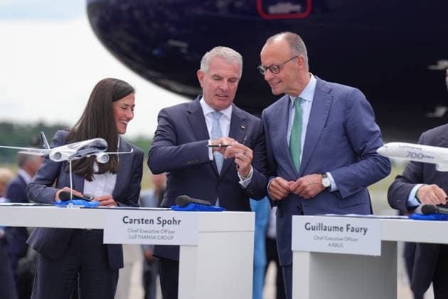 Eroeffnung der Luft- und Raumfahrtmesse ILA 2026 mit Bundeskanzler Bundeskanzler Friedrich Merz gemeinsam mit Lufthansa CEO Carsten Spohr bei der Eroeffnung der Internationalen Luft- und Raumfahrtmesse ILA 2026 auf dem EXPO Gelaende in Berlin, Berlin, 10.06.2026 Berlin Berlin Deutschland *** Opening of the International Aerospace Exhibition ILA 2026 with Federal Chancellor Federal Chancellor Friedrich Merz together with Lufthansa CEO Carsten Spohr at the opening of the International Aerospace Exhibition ILA 2026 at the EXPO site in Berlin, Berlin, 10 06 2026 Berlin Berlin Germany