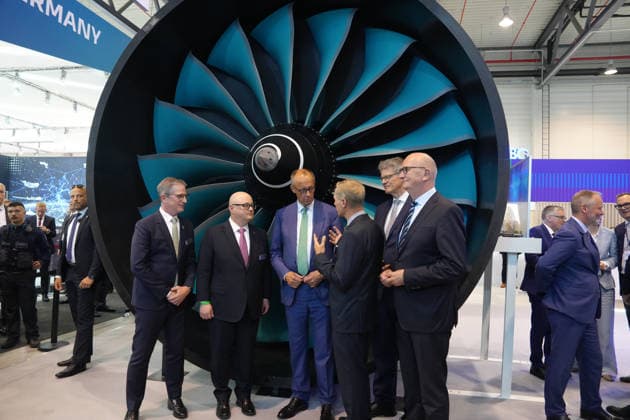 Eroeffnung der Luft- und Raumfahrtmesse ILA 2026 mit Bundeskanzler Bundeskanzler Friedrich Merz beim Rundgang uber das Messegelaender bei der Eroeffnung der Internationalen Luft- und Raumfahrtmesse ILA 2026 auf dem EXPO Gelaende in Berlin, Berlin, 10.06.2026 Berlin Berlin Deutschland *** Opening of the ILA 2026 aerospace trade fair with Federal Chancellor Federal Chancellor Friedrich Merz on a tour of the exhibition grounds at the opening of the ILA 2026 international aerospace trade fair at the EXPO grounds in Berlin, Berlin, 10 06 2026 Berlin Berlin Germany