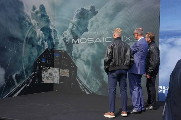 Eroeffnung der Luft- und Raumfahrtmesse ILA 2026 mit Bundeskanzler Bundeskanzler Friedrich Merz gemeinsam mit Quantum Co CEO Florian Seibel und Quantum Co-CEO Sven Kruck am Stand von Quantum Systems bei der Vorstellung und Enthuellung der PULS 19 im Rahmen der Internationalen Luft- und Raumfahrtmesse ILA 2026 auf dem EXPO Gelaende in Berlin, Berlin, 10.06.2026 Berlin Berlin Deutschland *** Opening of the ILA 2026 aerospace trade fair with German Chancellor Friedrich Merz together with Quantum Co CEO Florian Seibel and Quantum Co CEO Sven Kruck at the Quantum Systems stand during the presentation and unveiling of the PULS 19 as part of the ILA 2026 international aerospace trade fair at the EXPO site in Berlin, Berlin, 10 06 2026 Berlin Berl