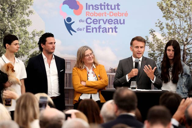 Emmanuel Macron and Brigitte Macron Visit the Robert-Debre Hospital - Paris French President Emmanuel Macron delivers a speech next to Adrien Taquet, Chairman of the Supervisory Board of the Robert-Debre Institute for the Child s Brain and Professor Ghislaine Dehaene during the foundation stone laying ceremony for the Child Brain Institute (ICE - Institut Robert-Debre du Cerveau de l’Enfant) at the Robert-Debre Hospital in Paris, on June 10, 2026. Photo by Stephane Lemouton Pool ABACAPRESS.COM Paris France  Copyright: xLemoutonxStephane Pool ABACAx