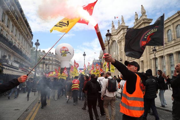 SNCF workers take part in a demonstration during a national strike in Paris PARIS, FRANCE - JUNE 10: SNCF workers take part in a demonstration during a national strike in Paris, France on June 10, 2026. Railway unions called for the action to protest against company reorganizations and working conditions. Mohamad Salaheldin Abdelghani Alsayed Anadolu Paris France. Editorial use only. Please get in touch for any other usage.  Copyright: x2026xAnadoluxMohamadxSalaheldinxAbdelghanixAlsayedx