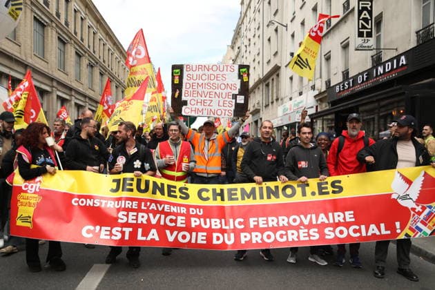 SNCF workers take part in a demonstration during a national strike in Paris PARIS, FRANCE - JUNE 10: SNCF workers take part in a demonstration during a national strike in Paris, France on June 10, 2026. Railway unions called for the action to protest against company reorganizations and working conditions. Mohamad Salaheldin Abdelghani Alsayed Anadolu Paris France. Editorial use only. Please get in touch for any other usage.  Copyright: x2026xAnadoluxMohamadxSalaheldinxAbdelghanixAlsayedx