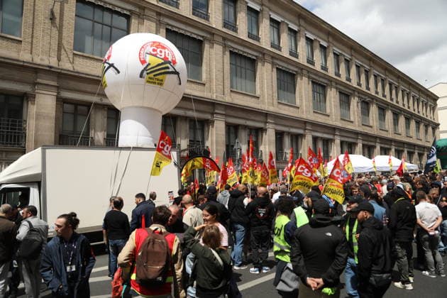 SNCF workers take part in a demonstration during a national strike in Paris PARIS, FRANCE - JUNE 10: SNCF workers take part in a demonstration during a national strike in Paris, France on June 10, 2026. Railway unions called for the action to protest against company reorganizations and working conditions. Mohamad Salaheldin Abdelghani Alsayed Anadolu Paris France. Editorial use only. Please get in touch for any other usage.  Copyright: x2026xAnadoluxMohamadxSalaheldinxAbdelghanixAlsayedx
