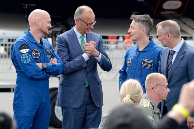 Alexander Gerst, Friedrich Merz, Matthias Maurer und Michael Schöllhorn beim Rundgang auf der ILA Berlin 2026 auf dem ILA-Gelände am Flughafen BER Berlin-Brandenburg. Berlin-Schönefeld, 10.06.2026 *** Alexander Gerst, Friedrich Merz, Matthias Maurer and Michael Schöllhorn on a tour of the ILA Berlin 2026 on the ILA grounds at BER Berlin Brandenburg Airport Berlin Schönefeld, 10 06 2026 Foto:xR.xSchmiegeltx xFuturexImagex ila_opening_6657