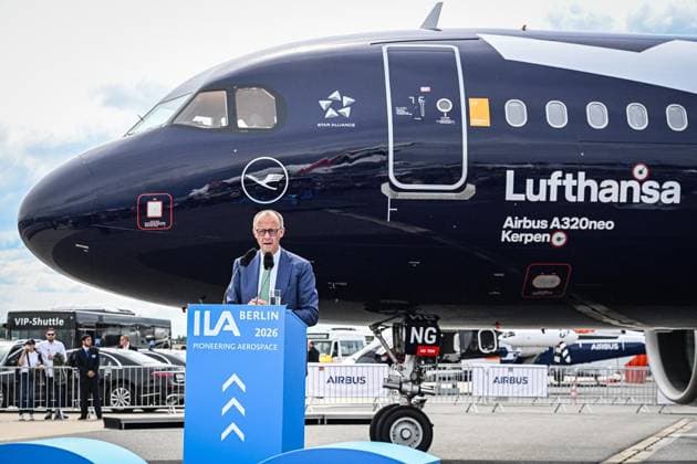 Internationale Luftfahrtausstellung ILA Bundeskanzler Friedrich Merz (CDU) ** NUR FÜR REDAKTIONELLE ZWECKE ** EDITORIAL USE ONLY **<p>Internationale Luftfahrtausstellung ILA Bundeskanzler Friedrich Merz (CDU) Von nachhaltigen Antrieben für die zivile Luftfahrt über hochmoderne Drohnen im Defence-Bereich bis hin zu modernster Satellitentechnik für aktuelle und.künftige Weltraummissionen: Die ILA Berlin zeigt die Zukunft der Luft- und Raumfahrt. 750 Aussteller aus 37 Ländern präsentieren die neuesten Innovationen und Entwicklungen der Branche. Darüber hinaus werden rund 100 Fluggeräte am Boden und in der Luft zu erleben sein, fotografiert am 10.06.2026 in Berlin. Berlin Berlin Berlin Copyright: MaurizioxGambarini *** International Copyright: MaurizioxGambarini doc86893adyb69tr2jllgv ,EDITORIAL USE ONLY