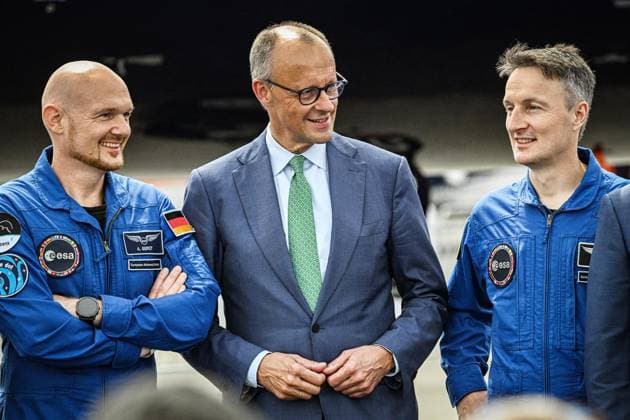 Internationale Luftfahrtausstellung ILA Bundeskanzler Friedrich Merz (CDU) ** NUR FÜR REDAKTIONELLE ZWECKE ** EDITORIAL USE ONLY **<p>Internationale Luftfahrtausstellung ILA Bundeskanzler Friedrich Merz (CDU) Von nachhaltigen Antrieben für die zivile Luftfahrt über hochmoderne Drohnen im Defence-Bereich bis hin zu modernster Satellitentechnik für aktuelle und.künftige Weltraummissionen: Die ILA Berlin zeigt die Zukunft der Luft- und Raumfahrt. 750 Aussteller aus 37 Ländern präsentieren die neuesten Innovationen und Entwicklungen der Branche. Darüber hinaus werden rund 100 Fluggeräte am Boden und in der Luft zu erleben sein, fotografiert am 10.06.2026 in Berlin. Berlin Berlin Berlin Copyright: MaurizioxGambarini *** International Copyright: MaurizioxGambarini doc86893avcjoxp0jdapxx ,EDITORIAL USE ONLY