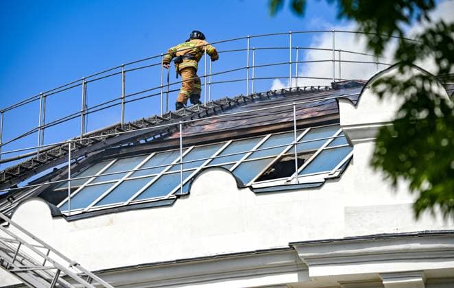 Russia Ukraine Drone Attack 9187389 10.06.2026 A firefighter runs on the roof of the Defence of Sevastopol 1854-1855 panorama museum, in Sevastopol, Republic of Crimea, Russia. Earlier in the day, Sevastopol Governor Mikhail Razvozhayev said that a Ukrainian fixed-wing drone had struck the building of the museum during the night. A masterpiece by Franz Roubaud housed in the museum has been nearly destroyed, the official said. Konstantin Mihalchevskiy Sputnik Sevastopol Russia  Copyright: xKonstantinxMihalchevskiyx
