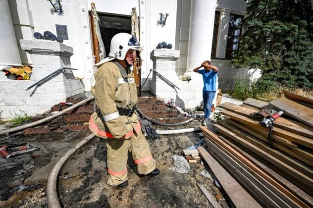 Russia Ukraine Drone Attack 9187391 10.06.2026 A firefighter is seen near the Defence of Sevastopol 1854-1855 panorama museum, in Sevastopol, Republic of Crimea, Russia. Earlier in the day, Sevastopol Governor Mikhail Razvozhayev said that a Ukrainian fixed-wing drone had struck the building of the museum during the night. A masterpiece by Franz Roubaud housed in the museum has been nearly destroyed, the official said. Konstantin Mihalchevskiy Sputnik Sevastopol Russia  Copyright: xKonstantinxMihalchevskiyx