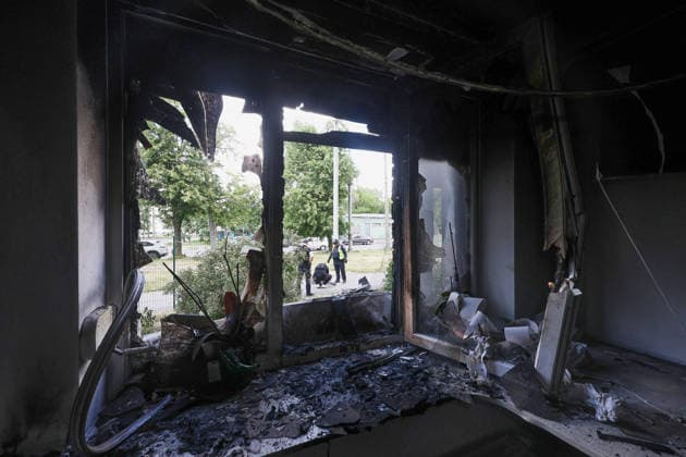 Law enforcement officers examine the wreckage of a strike drone used by Russian forces to attack a district of Kharkiv, Ukraine, June 10, 2026. Russian forces struck the northeastern city with drones, injuring at least eight people. One of the drones hit an apartment block, housing a dental office. (Photo by Viacheslav Madiievskyi Ukrinform) Russians damage dental office in Kharkiv  Copyright: xViacheslavxMadiievskyix