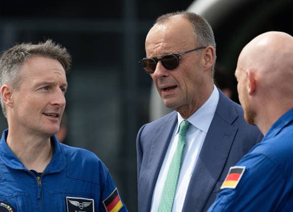 10.06.2026, xjrdrx, Wirtschaft ILA Berlin, Internationale Luft - und Raumfahrtausstellung, v.l. Deutscher Astronaut Matthias Josef Maurer, Friedrich Merz (CDU, Christlich Demokratische Union Deutschlands) Berlin *** 10 06 2026, xjrdrx, Economy ILA Berlin, International Aerospace Exhibition, f l German astronaut Matthias Josef Maurer, Friedrich Merz CDU, Christian Democratic Union of Germany Berlin