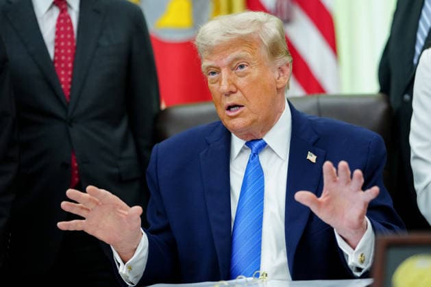 US President Donald Trump, center, during a signing ceremony for the Secure America Act in the Oval Office of the White House in Washington, DC on Wednesday, June 10, 2026. The SAVE America Act requires proof of citizenship to register to vote.  WAX20260610804 AaronxSchwartz