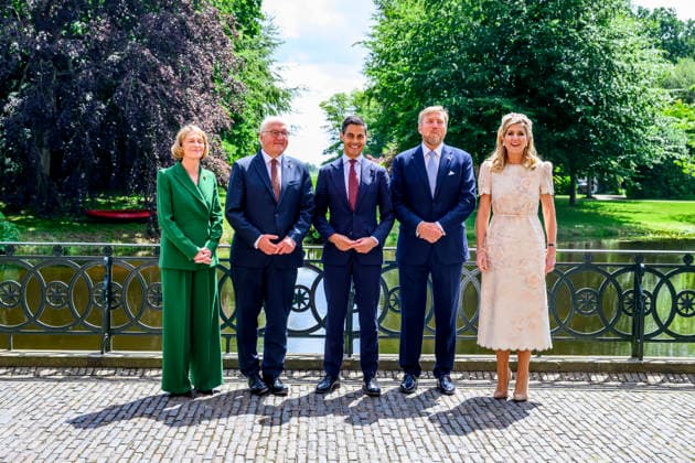 10-06-2026 Voorschoten Queen Maxima and King Willem-Alexander and Federal President of Germany Frank-Walter Steinmeier and Elke Budenbender and Rob Jetten pose before the government lunch at castle Duivenvoorde in Voorschoten on the 2nd day of the 3 day statevisit to the Netherlands. Â  Copyright: xPPEx