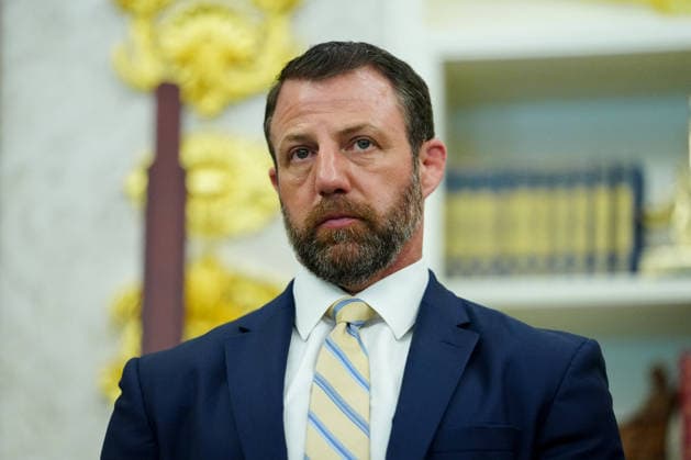 Trump During a Signing Ceremony for the Secure America Act - Washington Markwayne Mullin, secretary of the US Department of Homeland Security (DHS), during a signing ceremony for the Secure America Act in the Oval Office of the White House in Washington, DC, US, on Wednesday, June 10, 2026. President Donald Trump prevailed after dissident Republican lawmakers abandoned an effort to leverage a $70 billion spending package to prevent him from reviving a payout fund for political allies who say they were unfairly targeted by the Biden administration. Photo by Aaron Schwartz Pool ABACAPRESS.COM  Copyright: xPool ABACAx