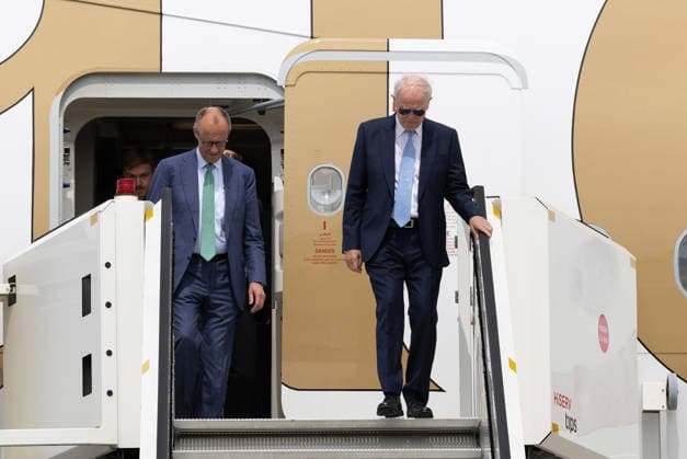 10.06.2026, xjrdrx, Wirtschaft ILA Berlin, Internationale Luft - und Raumfahrtausstellung, v.l. Bundeskanzler Friedrich Merz (CDU, Christlich Demokratische Union Deutschlands) und Tim Clark (Präsident Emirates) Berlin *** 10 06 2026, xjrdrx, Economy ILA Berlin, International Aerospace Exhibition, from l Federal Chancellor Friedrich Merz CDU, Christian Democratic Union of Germany and Tim Clark President Emirates Berlin