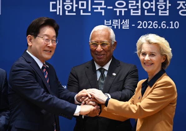 News Bilder des Tages EU-South Korea Summit In Brussels BRUSSELS, BELGIUM - JUNE 10: European Council President Antonio Costa, European Commission President Ursula von der Leyen and South Korean President Lee Jae Myung attend the European Union (EU)-South Korea Summit in Brussels, Belgium, on June 10, 2026. Following the meeting, South Korean Trade Minister Yeo Han-koo and European Commissioner for Trade Maros Sefcovic sign an agreement. Dursun Aydemir Anadolu Brussels Belgium. Editorial use only. Please get in touch for any other usage.  Copyright: x2026xAnadoluxDursunxAydemirx