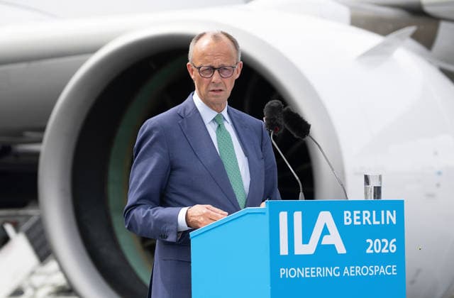 10.06.2026, xjrdrx, Wirtschaft ILA Berlin, Internationale Luft - und Raumfahrtausstellung, v.l. Bundeskanzler Friedrich Merz (CDU, Christlich Demokratische Union Deutschlands) Berlin *** 10 06 2026, xjrdrx, Economy ILA Berlin, International Aerospace Exhibition, f l Federal Chancellor Friedrich Merz CDU, Christian Democratic Union of Germany Berlin