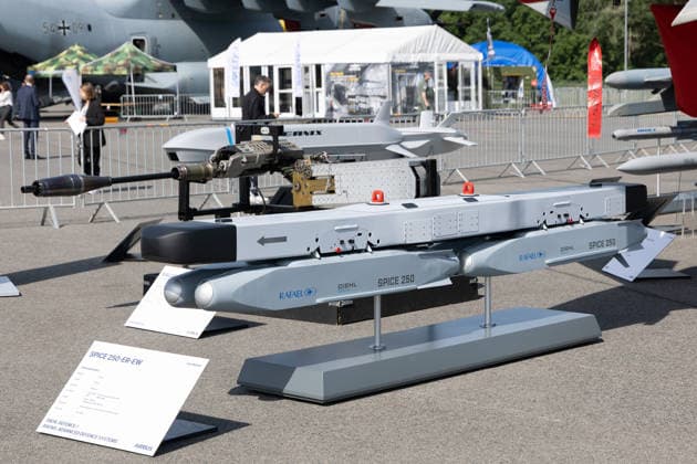 10.06.2026, xjrdrx, Wirtschaft ILA Berlin, Internationale Luft - und Raumfahrtausstellung, v.l. Diehl Spice 250 Luft-Boden-Waffen Gleitbombe Berlin *** 10 06 2026, xjrdrx, Economy ILA Berlin, International Aerospace Exhibition, v l Diehl Spice 250 Air-to-Ground Weapons Glide Bomb Berlin