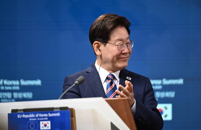EU-South Korea Summit In Brussels BRUSSELS, BELGIUM - JUNE 10: EU Council President Antonio Costa (not seen), European Commission President Ursula von der Leyen (not seen) and South Korean President Lee Jae Myung hold a joint press conference following the European Union (EU)-South Korea Summit in Brussels, Belgium on June 10, 2026. Dursun Aydemir Anadolu Brussels Belgium. Editorial use only. Please get in touch for any other usage.  Copyright: x2026xAnadoluxDursunxAydemirx