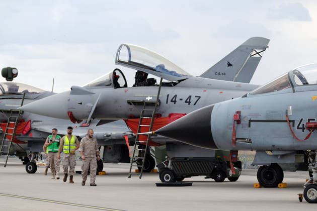 10.06.2026, xjrdrx, Wirtschaft ILA Berlin, Internationale Luft - und Raumfahrtausstellung, v.l. C.16-44 14-44 Eurofighter Typhoon der spanischen Luftwaffe 45-92 - Panavia Tornado IDS Berlin *** 10 06 2026, xjrdrx, Economy ILA Berlin, International Aerospace Exhibition, v l C 16 44 14 44 Eurofighter Typhoon of the Spanish Air Force 45 92 Panavia Tornado IDS Berlin