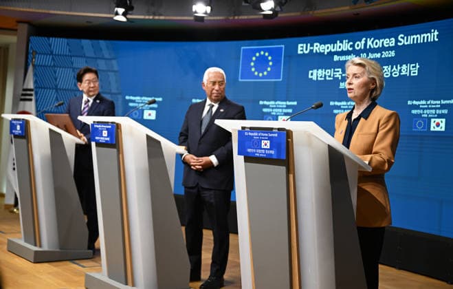 EU-South Korea Summit In Brussels BRUSSELS, BELGIUM - JUNE 10: EU Council President Antonio Costa (C), European Commission President Ursula von der Leyen (R) and South Korean President Lee Jae Myung hold a joint press conference following the European Union (EU)-South Korea Summit in Brussels, Belgium on June 10, 2026. Dursun Aydemir Anadolu Brussels Belgium. Editorial use only. Please get in touch for any other usage.  Copyright: x2026xAnadoluxDursunxAydemirx