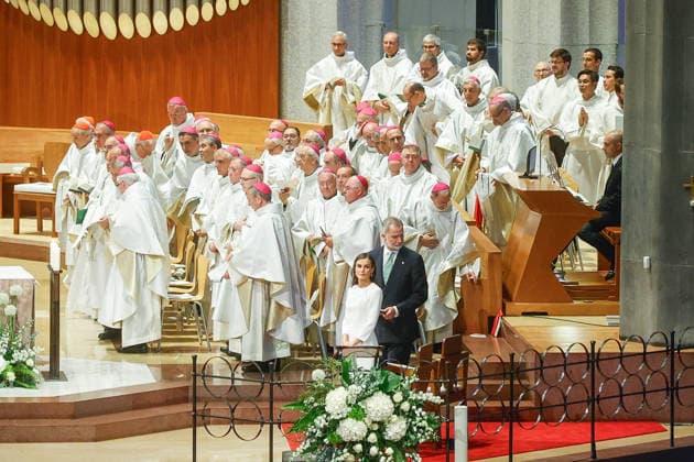 Entertainment Bilder des Tages Pope Leo XIV presides the Holy Mass in the Basilica of the Sagrada Familia and inaugurates the Tower of Jesus Christ King Felipe VI and Queen Letizia during the celebration of the Holy Mass in the Sagrada Familia, June 10, 2026, in Barcelona, Catalonia Spain This historic solemn Eucharist in the Basilica of the Sagrada Familia, which is attended by the King and Queen, serves as a framework for the blessing and inauguration of the Tower of Jesus Christ, the central structure that makes the temple the tallest church in the world, coinciding exactly with the events of the centenary of the death of the architect Antoni Gaudí 10 JUNE 2026 CATALONIA PAPAL PAPAL VISIT CHURCH KING KINGS SAGRADA FAMILIA Kike Rincó Barcelona Catalunya Catalunya Cata  Copyright: xKikexRincon EuropaxPress Poolx 7587398
