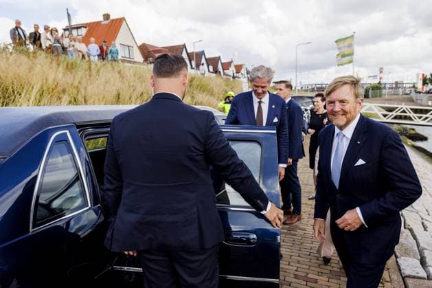 Den Haag, The Netherlands, 2026-06-10 18:01:40 THE HAGUE, 10-06-2026, Port of Rotterdam At the invitation of His Majesty the King - King Willem-Alexander and Queen Maxima, the Federal President of Germany, Frank-Walter Steinmeier, is paying a state visit to the Netherlands. He is accompanied by his wife, Elke Büdenbender. PHOTO: NLBeeld Robert Meerding In the photo: The visit of King Willem-Alexander and Federal President Steinmeier to the Port of Rotterdam begins with a tour of Porthos. During the tour, the King and the Federal President receive an explanation of the project s operation and visit the compressor facilities on the Maasvlakte. In the photo: King Willem-Alexander Credit: NL Beeld Robert Meerding Inc  Copyright: xx x