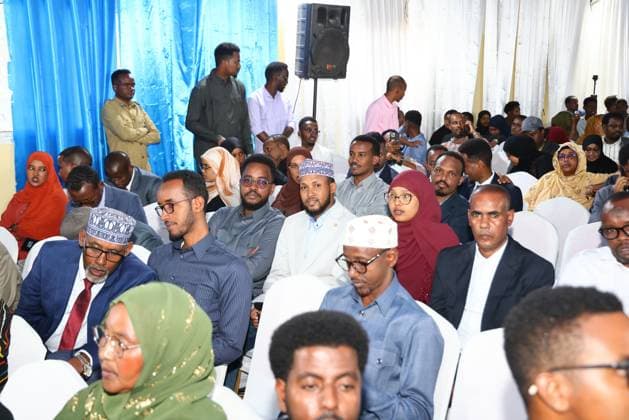Members of parliament elect a state governor for the first time using a one person, one vote system in Somalia BAYDHABO, SOMALIA - JUNE 10: Members of parliament cast their votes during first time using a one person, one vote electoral system to determine the state governor in Baydhabo, Southwestern State, Somalia on June 10, 2026. Mohamud Ismail Kulane Anadolu Baydhabo Somalia. Editorial use only. Please get in touch for any other usage.  Copyright: x2026xAnadoluxMohamudxIsmailxKulanex