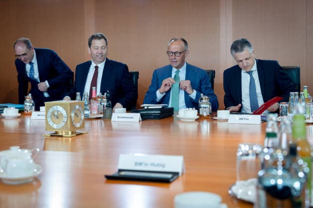Kabinettsitzung, Bundesregierung, Auftakt Auftakt, Kabinettsitzung, Bundesregierung, Bundeskanzler, Friedrich Merz, Kanzleramtsminister, Thorsten Frei, Lars Klingbeil, Bundesfinanzminister, Vizekanzler, Alexander Dobrindt, Bundesinnenminister, Michael Meister, Staatsminister für Bund-Länder-Zusammenarbeit Berlin Berlin GER *** Cabinet meeting, Federal Government, Kick-off Kick-off, Cabinet meeting, Federal Government, Federal Chancellor, Friedrich Merz, Minister of the Chancellery, Thorsten Frei, Lars Klingbeil, Federal Minister of Finance, Vice-Chancellor, Alexander Dobrindt, Federal Minister of the Interior, Michael Meister, Minister of State for Federal State Cooperation Berlin Berlin GER