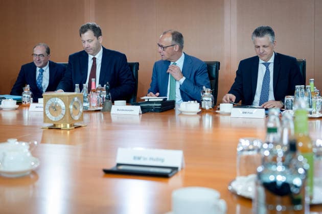 Kabinettsitzung, Bundesregierung, Auftakt Auftakt, Kabinettsitzung, Bundesregierung, Bundeskanzler, Friedrich Merz, Kanzleramtsminister, Thorsten Frei, Lars Klingbeil, Bundesfinanzminister, Vizekanzler, Alexander Dobrindt, Bundesinnenminister, Michael Meister, Staatsminister für Bund-Länder-Zusammenarbeit Berlin Berlin GER *** Cabinet meeting, Federal Government, Kick-off Kick-off, Cabinet meeting, Federal Government, Federal Chancellor, Friedrich Merz, Minister of the Chancellery, Thorsten Frei, Lars Klingbeil, Federal Minister of Finance, Vice-Chancellor, Alexander Dobrindt, Federal Minister of the Interior, Michael Meister, Minister of State for Federal State Cooperation Berlin Berlin GER