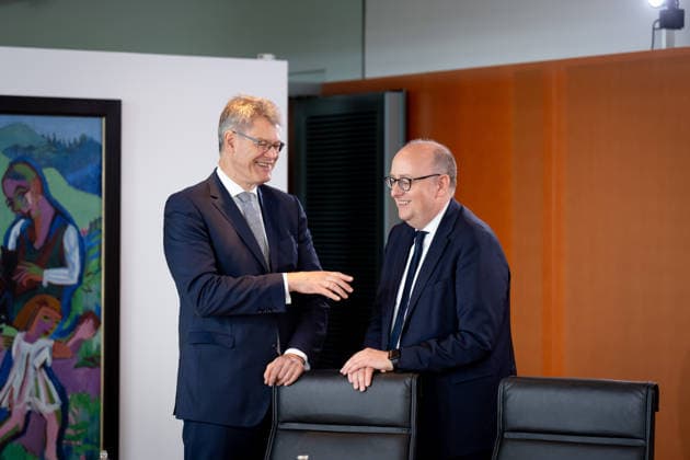 Kabinettsitzung, Bundesregierung, Auftakt Auftakt, Kabinettsitzung, Bundesregierung, Patrick Schnieder, Bundesverkehrsminister, Michael Meister, taatsminister für Bund-Länder-Zusammenarbeit Berlin Berlin GER *** Cabinet Meeting, Federal Government, Kick-off, Cabinet Meeting, Federal Government, Patrick Schnieder, Federal Minister of Transport, Michael Meister, Minister of State for Federal States Cooperation Berlin Berlin GER