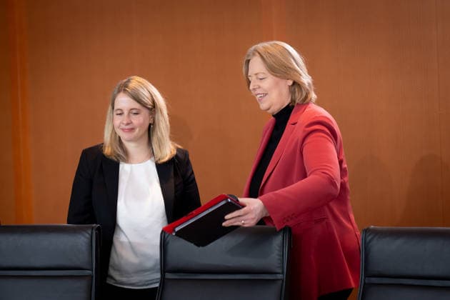 Kabinettsitzung, Bundesregierung, Auftakt Auftakt, Kabinettsitzung, Bundesregierung, Bärbel Bas, Bundesministerin, Arbeit, Soziales, Stefanie Hubig, Bundesministerin, Justiz, Verbraucherschutz Berlin Berlin GER *** Cabinet meeting, Federal Government, Kick-off Kick-off, Cabinet meeting, Federal Government, Bärbel Bas, Federal Minister, Labor, Social Affairs, Stefanie Hubig, Federal Minister, Justice, Consumer Protection Berlin Berlin GER