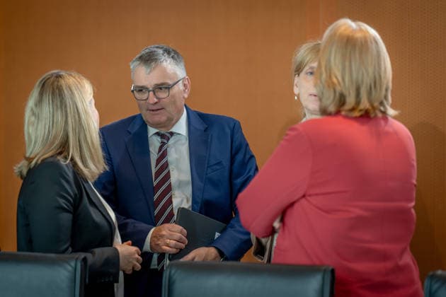 Kabinettsitzung, Bundesregierung, Auftakt Auftakt, Kabinettsitzung, Bundesregierung, Bärbel Bas, Bundesministerin, Arbeit, Soziales, Stefanie Hubig, Bundesministerin, Justiz, Verbraucherschutz, Stefan Kornelius, Regierungssprecher Berlin Berlin GER *** Cabinet meeting, Federal Government, Kick-off Kick-off, Cabinet meeting, Federal Government, Bärbel Bas, Federal Minister, Labor, Social Affairs, Stefanie Hubig, Federal Minister, Justice, Consumer Protection, Stefan Kornelius, Government Spokesman Berlin Berlin GER
