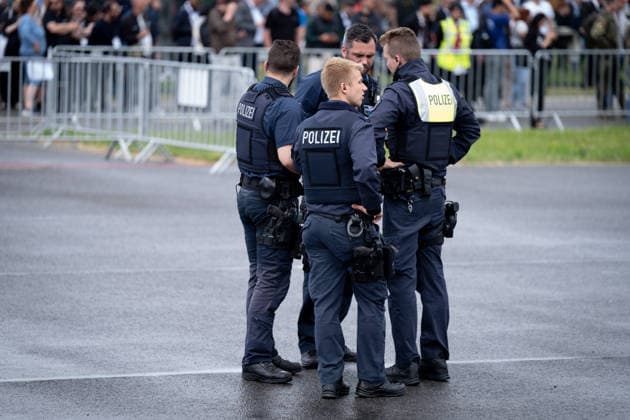Berlin ExpoCenter Airport, ILA Berlin ExpoCenter Airport, ILA, Luft- und Raumfahrt, Airport Security, Stacheldraht Berlin Berlin GER *** Berlin ExpoCenter Airport, ILA Berlin ExpoCenter Airport, ILA, Aerospace, Airport Security, Stacheldraht Berlin Berlin GER