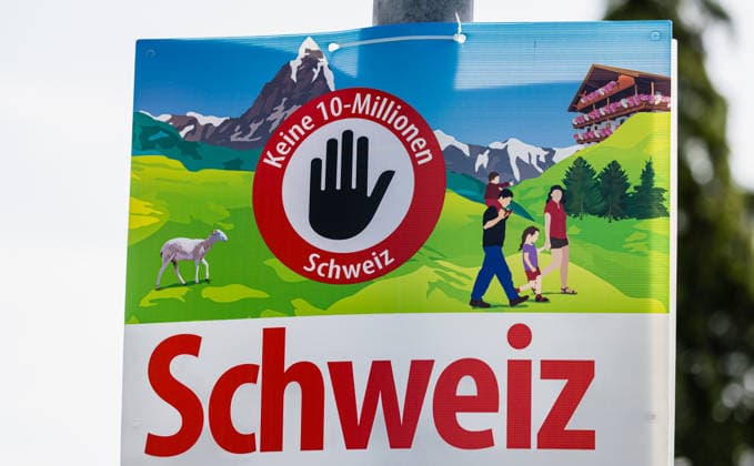 SVP voting poster for the sustainability initiative 2026 Schwaderloch, Switzerland, 30th May 2026: A campaign poster from the Swiss People s Party (SVP) promotes the sustainability initiative and calls for Switzerland to have 10 million inhabitants. The Swiss electorate will vote on the popular initiative on June 14, 2026. *** SVP voting poster for the sustainability initiative 2026 Schwaderloch, Switzerland, 30th May 2026 A campaign poster from the Swiss People s Party SVP promotes the sustainability initiative and calls for Switzerland to have 10 million inhabitants The Swiss electorate will vote on the popular initiative on June 14, 2026 Copyright: xAndreasxHaasx