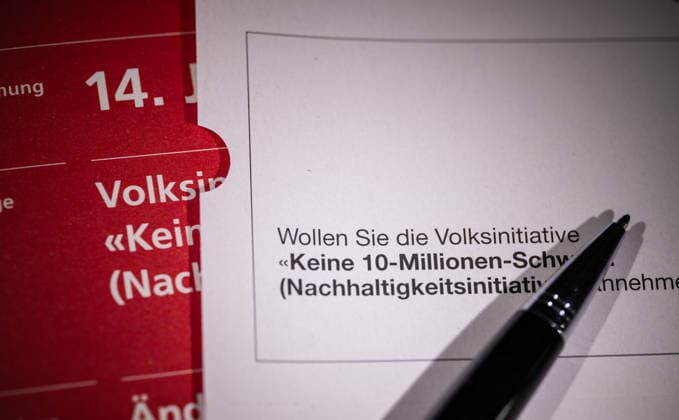 Federal referendum on June 14, 2026: Voting documents in Switzer Rafz, Switzerland, 4th Jun 2026: Voting materials for the Swiss referendum of June 14, 2026, including ballot papers and voting booklet for the initiative No 10-million-Switzerland sustainability initiative, as well as for the amendment of the Civil Service Act. *** Federal referendum on June 14, 2026 Voting documents in Switzer Rafz, Switzerland, 4th Jun 2026 Voting materials for the Swiss referendum of June 14, 2026, including ballot papers and voting booklet for the initiative No 10 million Switzerland sustainability initiative, as well as for the amendment of the Civil Service Act Copyright: xAndreasxHaasx