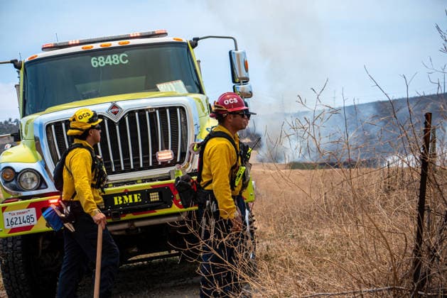 June 10, 2026, Oceanside, California, USA: Fire crews battle the November Fire off Foussat Rd. in Oceanside, California, on June 10, 2026. Multiple resources were called to subdue the nearly 850 acre fire that borders Camp Pendleton and the Whelan Lake Audubon Society Preserve. Oceanside USA - ZUMAg219 20260610_znp_g219_009 Copyright: xJakexLeexGreenx