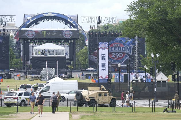 White House readies for UFC event as 250th anniversary celebrations approach WASHINGTON DC, UNITED STATES - JUNE 10: Security forces take security measures as preparations continue on the South Lawn of the White House ahead of the Ultimate Fighting Championship (UFC) Freedom 250 event, part of the America 250 celebrations, in Washington, D.C., United States on June 10, 2026. The event, scheduled for June 14, coincides with Flag Day and U.S. President Donald Trump s 80th birthday and has been described by the White House as a once-in-a-generation celebration of the American fighting spirit. Mehmet Eser Anadolu Washington United States. Editorial use only. Please get in touch for any other usage.  Copyright: x2026xAnadoluxMehmetxEserx