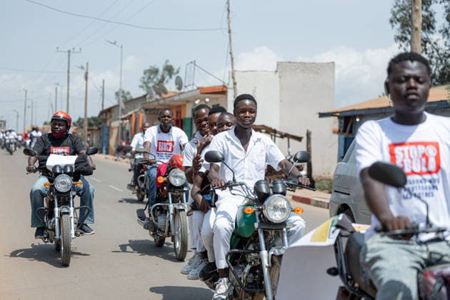 Demokratik Kongo Cumhuriyeti nde, Ebola salginina karsi farkindalik konvoyu BUNIA, DEMOCRATIC REPUBLIC OF THE CONGO - JUNE 10: Motorcycle riders take part in an awareness convoy organized by the World Health Organization (WHO) to educate the public about the Ebola virus in Bunia, Ituri province, Democratic Republic of the Congo, on June 10, 2026. Wearing t-shirts that read Stop Ebola in English and carrying banners with preventive health measures, the Congolese riders paraded through the city streets to raise community awareness amidst a recent outbreak of the Ebola strain. Stringer Anadolu Bunia Democratic Republic of the Congo. Editorial use only. Please get in touch for any other usage.  Copyright: x2026xAnadoluxStringerx