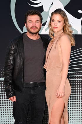 IPA85560717 - Taormina, 72nd Taormina Film Fest 2026 Night 1, red carpet. Pictured: Emile Hirsch, Leah Branson  Copyright: xManuelexMangiarottix xDxAvanzo Mangiarottix 85560717