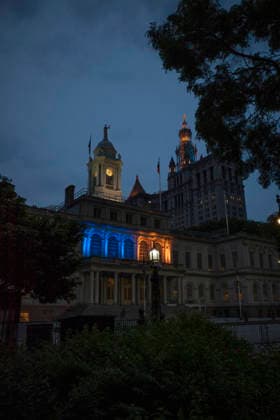 June 10, 2026, New York, New York, USA: As game 4 of the Knicks vs. Spurs NBA finals is played in New York City, City Hall and The David N. Dinkins Manhattan Municipal Building in Manhattan s Civic Center are lit up in blue and orange in support of the New York Knicks. New York USA - ZUMAr174 20260610_znp_r174_006 Copyright: xGinaxMxRandazzox