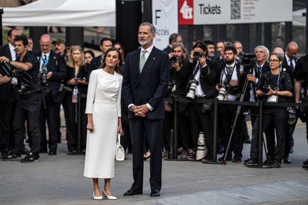 King Felipe VI and Queen Letizia of Spain await the arrival of Pope Leo XIV at the Sagrada Familia Basilica in Barcelona on June 10, 2026, in Barcelona, Spain., Credit:RubÃ n Lucia Avalon  Copyright: xRubÃ nxLuciax xAvalonx 1109368450