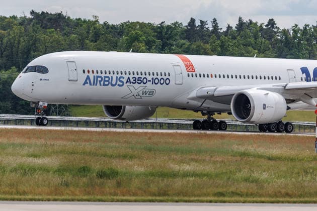 Eröffnungsrundgang auf der ILA Flugprogramm mit dem Airbus 350- 1000 bei der ILA in Berlin-Brandenburg am 10.06.2026. Berlin Deutschland *** Opening tour of the ILA Flight program with the Airbus 350 1000 at the ILA in Berlin Brandenburg on 10 06 2026 Berlin Germany