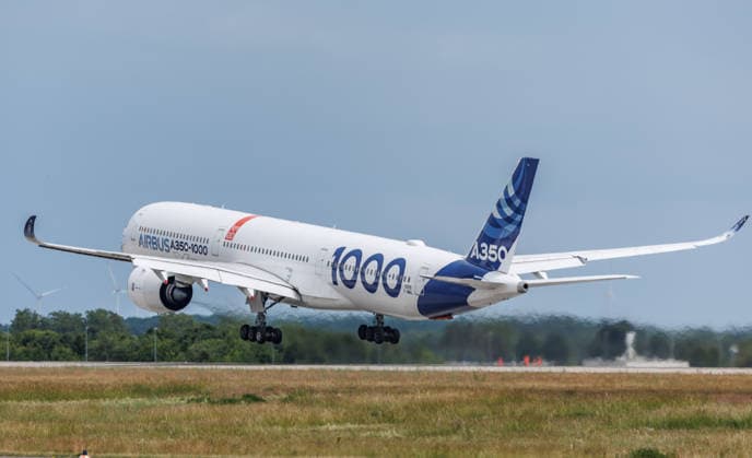Eröffnungsrundgang auf der ILA Flugprogramm mit dem Airbus 350- 1000 bei der ILA in Berlin-Brandenburg am 10.06.2026. Berlin Deutschland *** Opening tour of the ILA Flight program with the Airbus 350 1000 at the ILA in Berlin Brandenburg on 10 06 2026 Berlin Germany