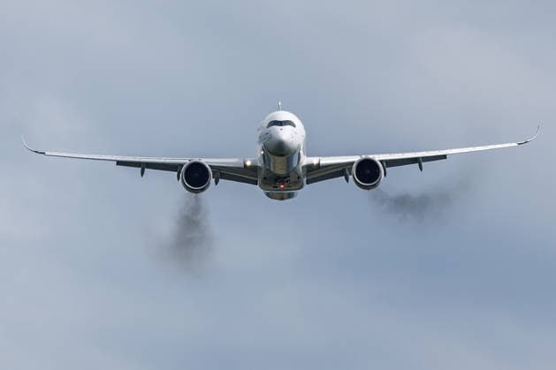 Eröffnungsrundgang auf der ILA Flugprogramm mit dem Airbus 350- 1000 bei der ILA in Berlin-Brandenburg am 10.06.2026. Berlin Deutschland *** Opening tour of the ILA Flight program with the Airbus 350 1000 at the ILA in Berlin Brandenburg on 10 06 2026 Berlin Germany