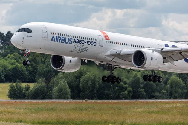 Eröffnungsrundgang auf der ILA Flugprogramm mit dem Airbus 350- 1000 bei der ILA in Berlin-Brandenburg am 10.06.2026. Berlin Deutschland *** Opening tour of the ILA Flight program with the Airbus 350 1000 at the ILA in Berlin Brandenburg on 10 06 2026 Berlin Germany