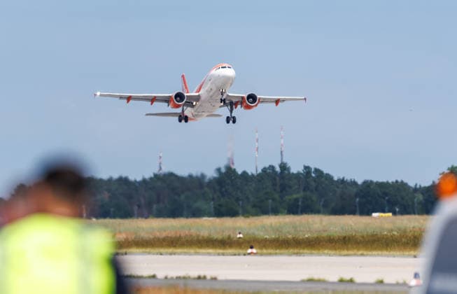 Eröffnungsrundgang auf der ILA Eine easJet Maschine bei ILA in Berlin-Brandenburg am 10.06.2026. Berlin Deutschland *** Opening tour of the ILA An easJet aircraft at ILA in Berlin Brandenburg on 10 06 2026 Berlin Germany
