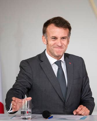 Le président Emmanuel Macron prononce un discours lors de la réception des groupes dengagement du G7 au palais de lElysée à Paris le 10 juin 2026 Eliot Blondet Pool Bestimage French President Emmanuel Macron look and gestures during a meeting with the G7 Engagement Groups at the Elysee Palace, French Presidential Palace, in Paris, on June 10, 2026 Paris France  Copyright: xEliotxBlondetx xPoolx xBestimagexEliotxBlondetx xPoolx xBestimagex