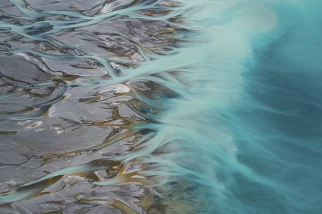 Luftaufnahme von oben der Geltscherflussläufe am Rand des Lake Pukaki, Neuseeland Aerial view from above of the Gelscher river courses on the edge of Lake Pukaki, New Zealand Copyright: imageBROKER LucaxRenner ibxlre18045074.jpg